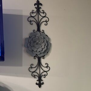 Heavy accent flower scounce